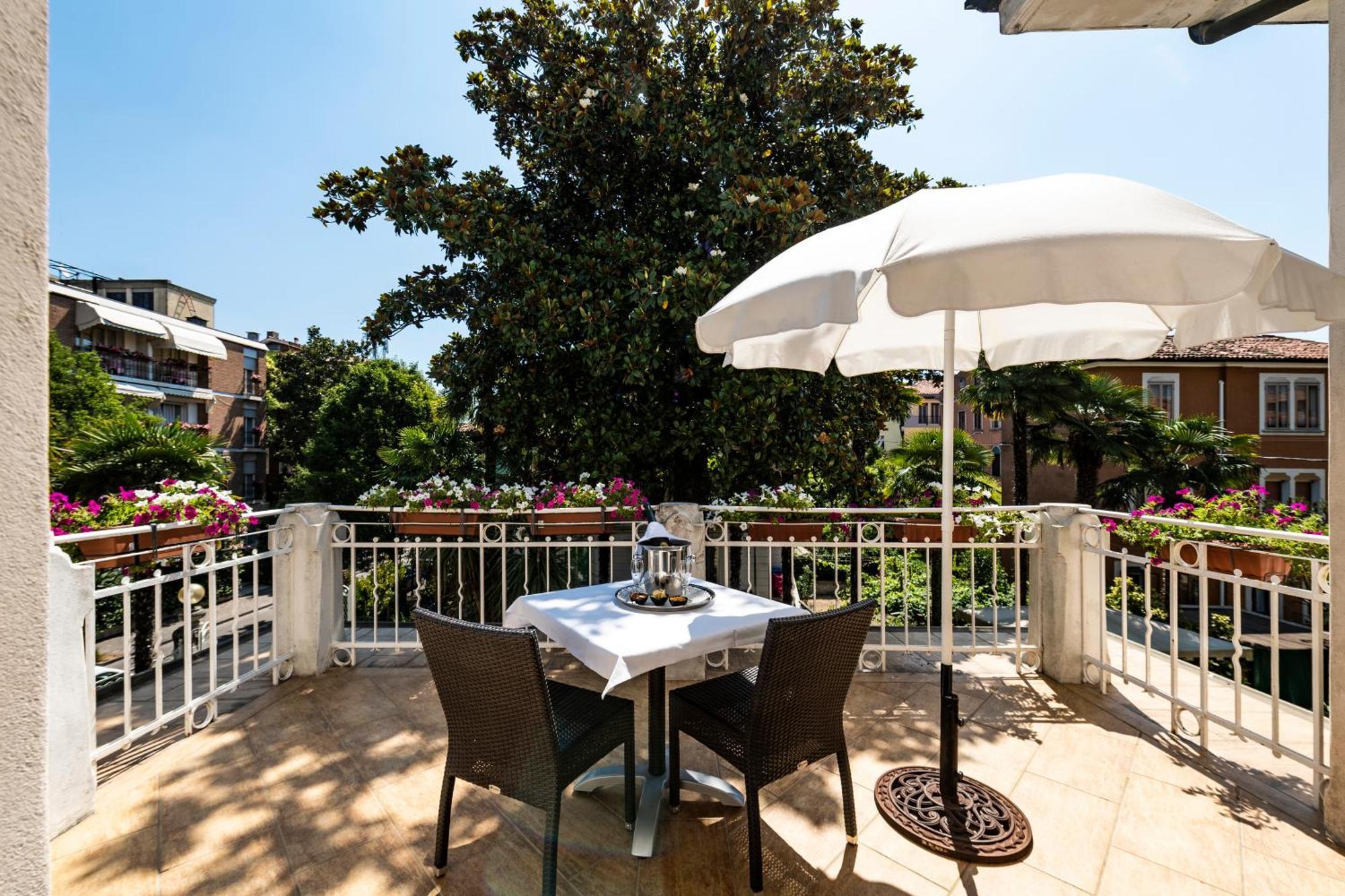 Hotel Villa Delle Palme Lido di Venezia Bagian luar foto
