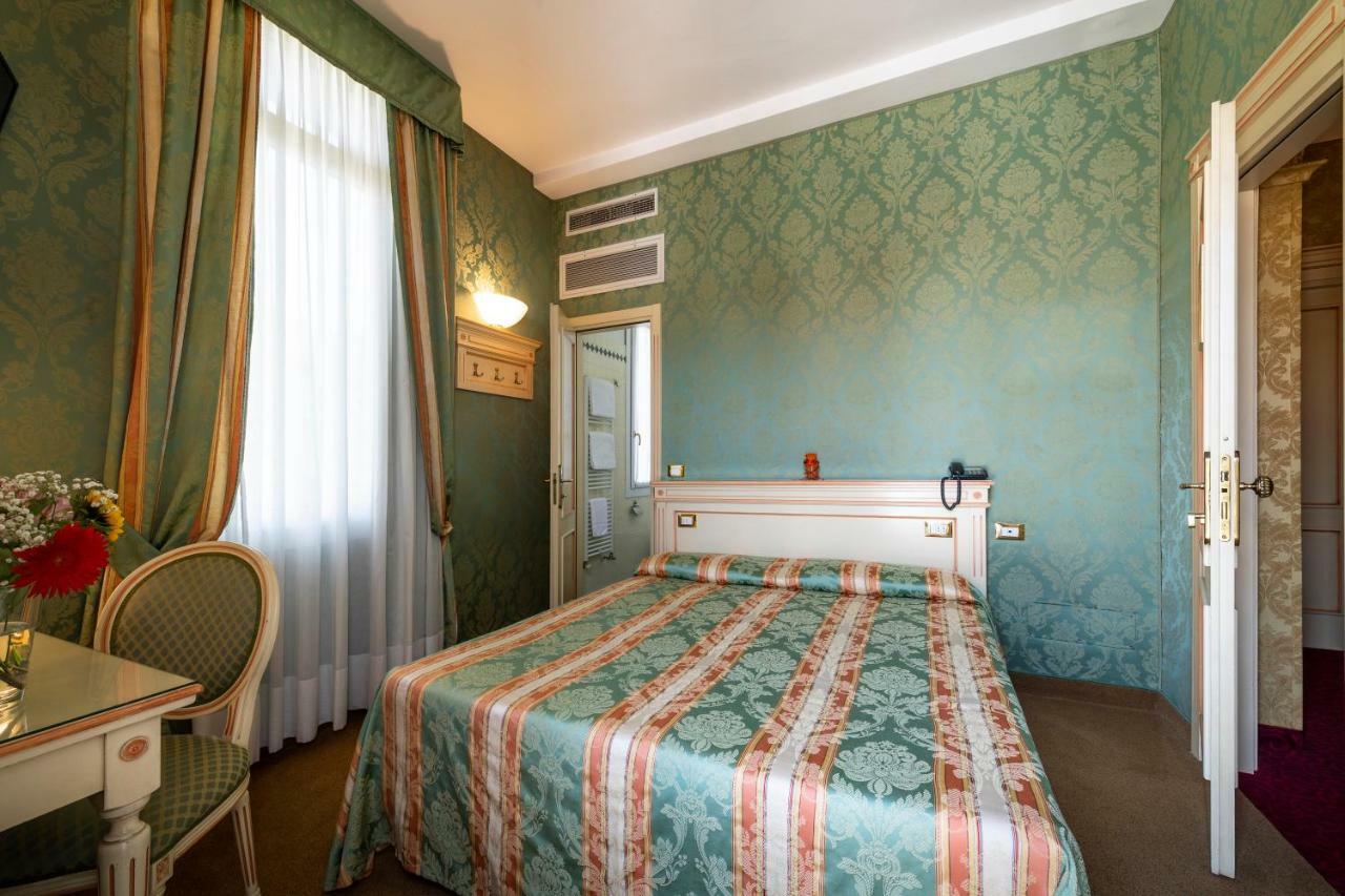 Hotel Villa Delle Palme Lido di Venezia Bagian luar foto
